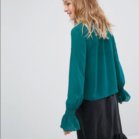 Monki ASOS Ruffle Neck and Sleeve Top - Picture 3 of 4